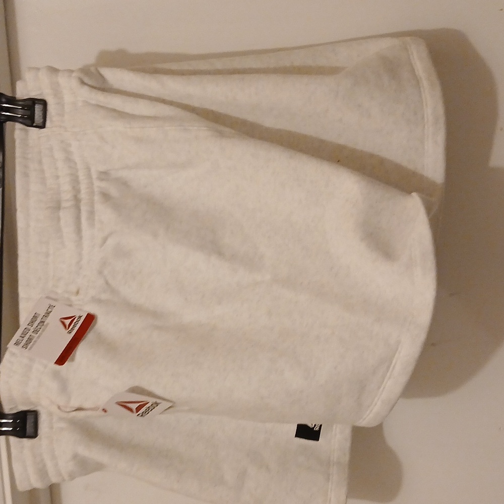 Big men rebok white shorts with elastic in the waist  Ana tie in the front